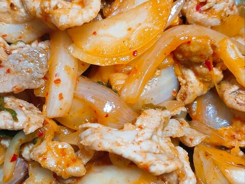 キムチの素で⭐豚コマと玉葱の炒めもの